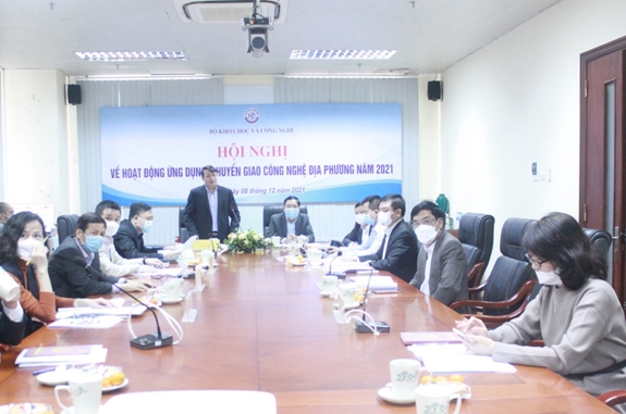 Cục trưởng Cục Ứng dụng và Phát triển công nghệ Tạ Việt Dũng báo cáo tại Hội nghị.